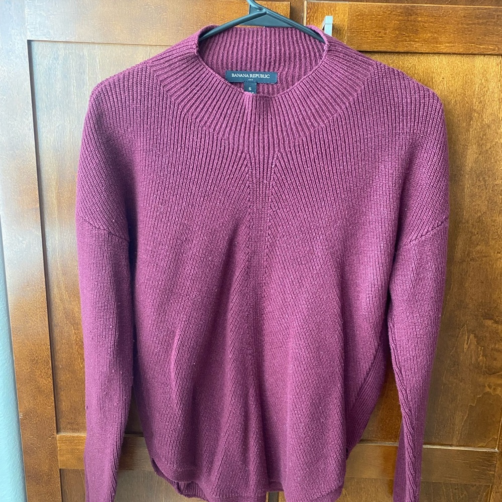 Banana Repbulic Size Small Womens Sweatshirt Maroon